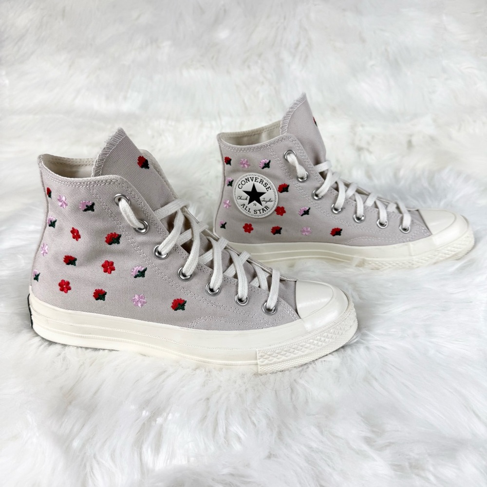 Converse Chuck 70 High Sneakers in Floral Embroidery Desert Sand
